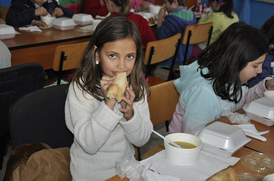 “Pâine și Mâine”, proiect desfășurat de World Vision România cu susținere din partea companiei Lidl România, în beneficiul celor mai vulnerabili copii din mediul rural, va cuprinde încă 12 sate, față de cele 6 deja existente. Astfel, începand cu 12 septembrie