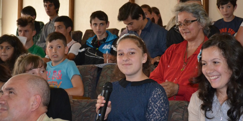 Autoritățile locale și publicului larg din Deva au aflat despre activitățile din cadrul proiectului „Alege Școala!”