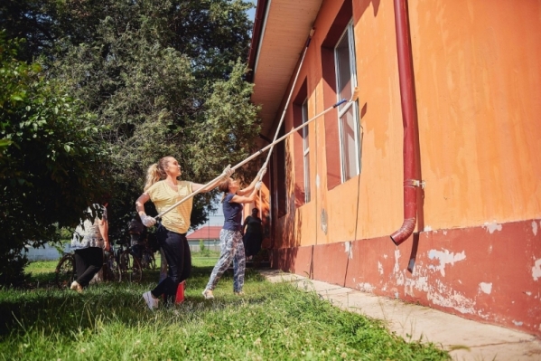 Starbucks România renovează școala din comuna Maia, Ialomița, alături de World Vision